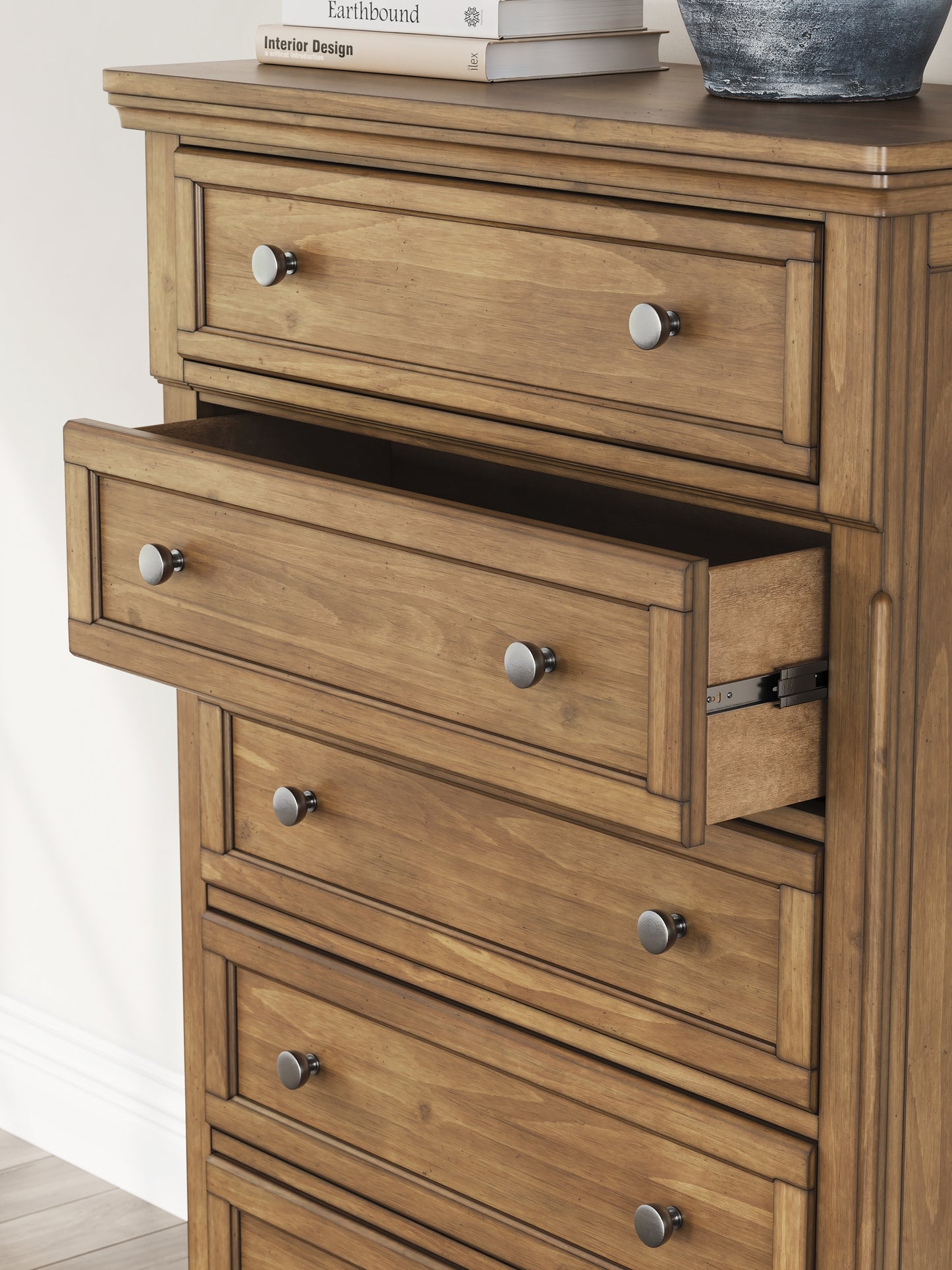 Feddinger King Panel Bed with Mirrored Dresser, Chest and Nightstand