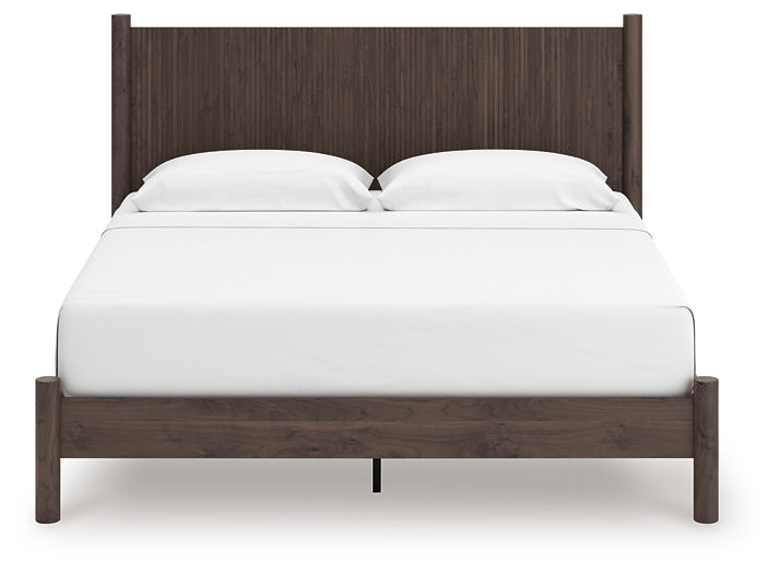 Pamytta King Panel Platform Bed, Dresser and Mirror