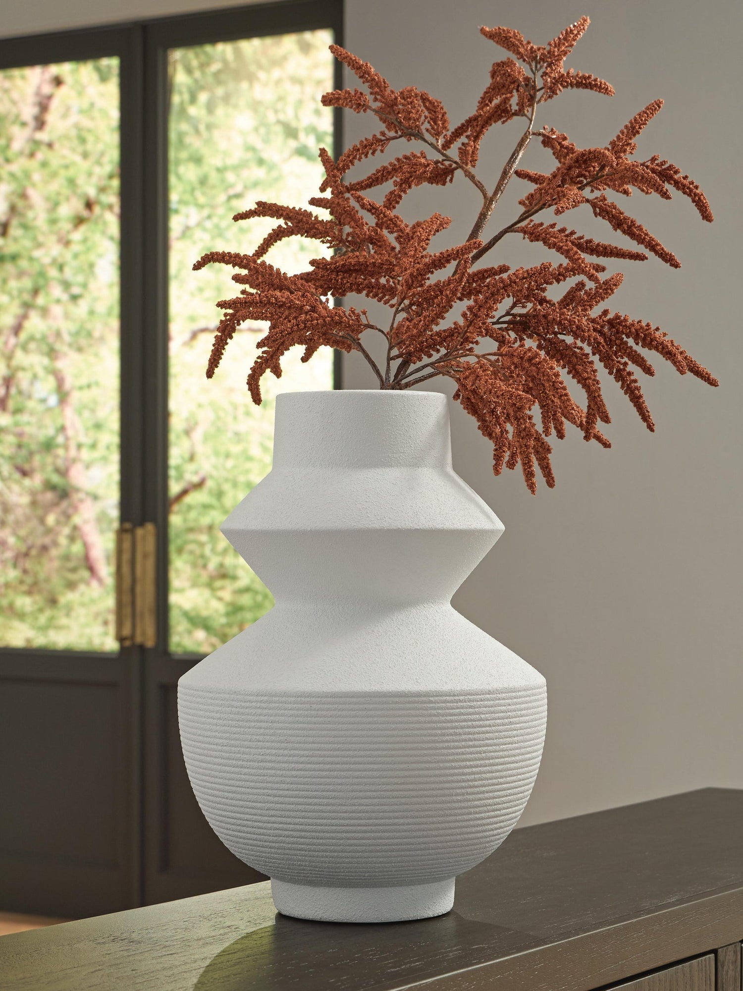 Accessories > Vases